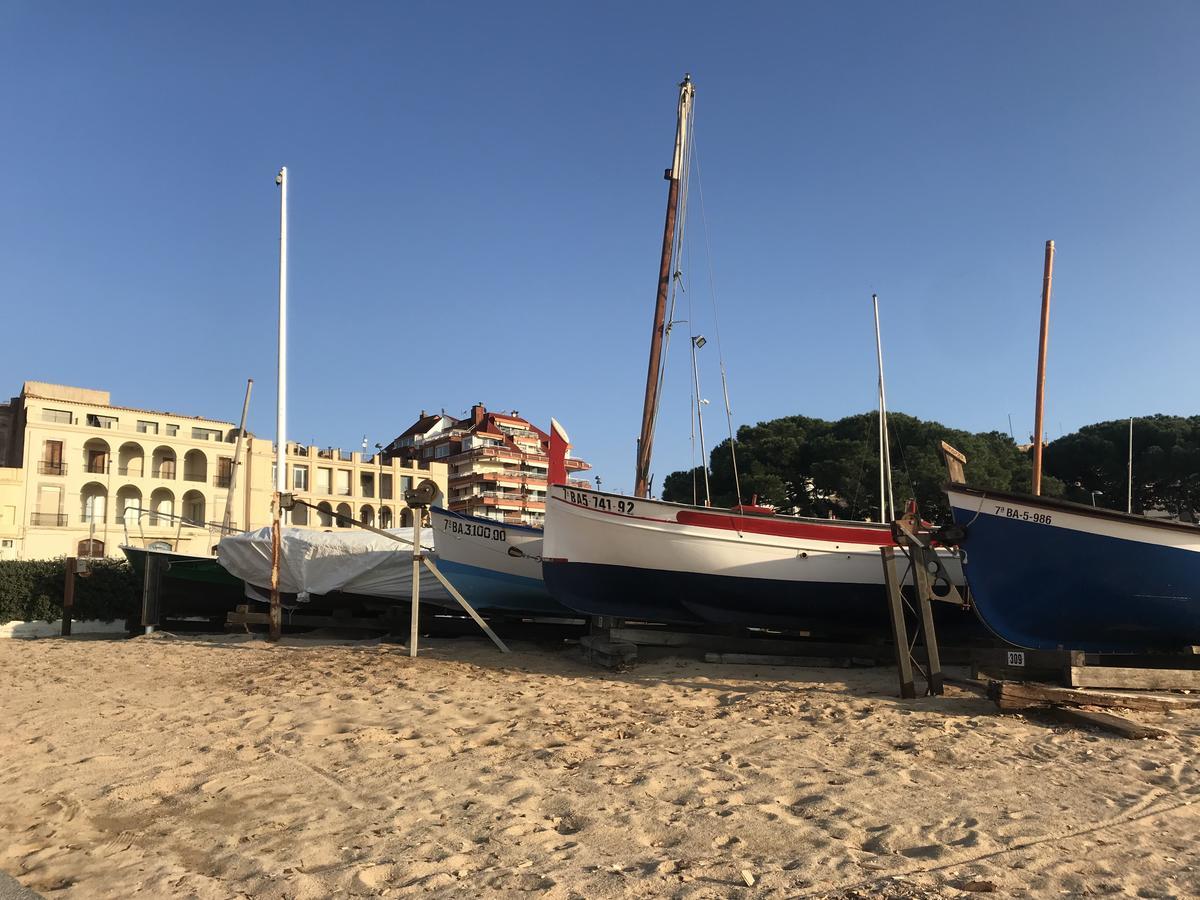 Apartaments Ample Port Marina Palamós Eksteriør billede